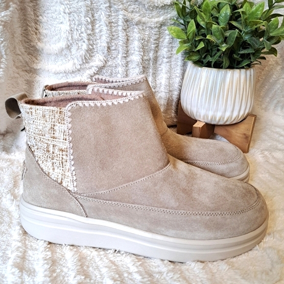 Hey Dude Mel Boots Suede Leather Platform Sand Beige Slip On Ankle Booties Sz 11 - Picture 2 of 15